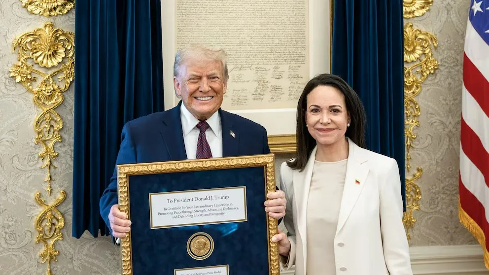 trump con corina