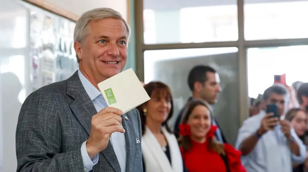 el-candidato-de-derecha-jose-antonio-kast-voto-en-las-elecciones-presidenciales-chilenas-foto-reuters-B2CFFFHLVJDK3PO6MZF3R24ADE