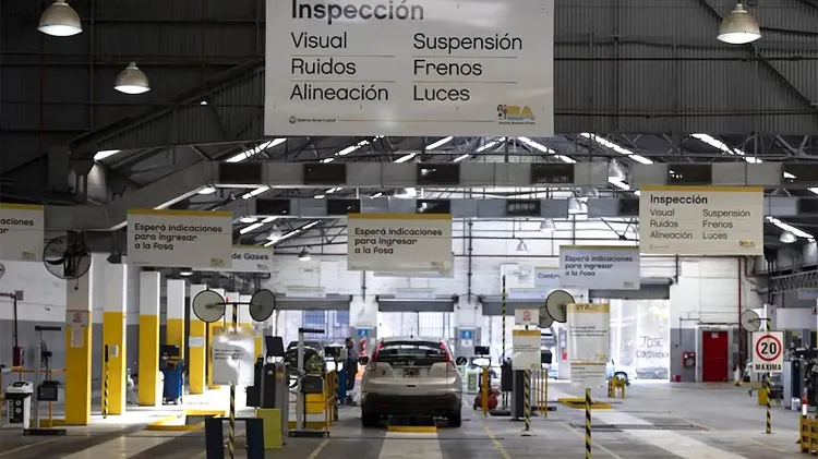 La VTV se realiza en plantas concesionadas en cada jurisdicción. El gobierno pretende desregularlas y que puedan verificarse los autos en talleres particulares y concesionarias