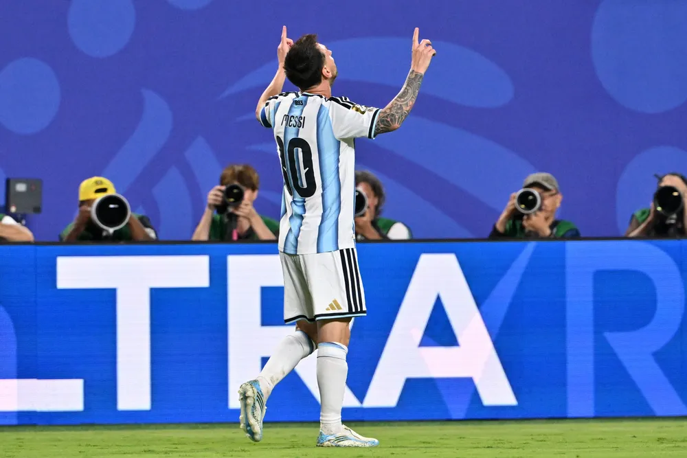 el-emblema-la-seleccion-argentina-lionel-messi