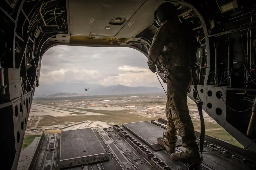 un-helicoptero-militar-estadounidense-al-despegar-L4M76Y4VCRC2JH7LFKKOKVQ3KA