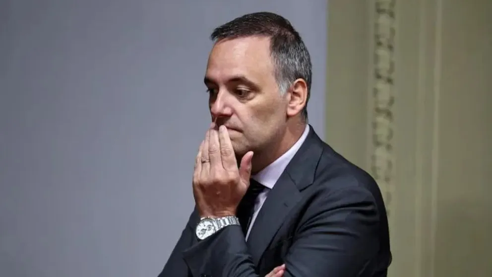 Manuel Adorni y su esposa gastaron $85 millones en tarjetas de crédito en 2025