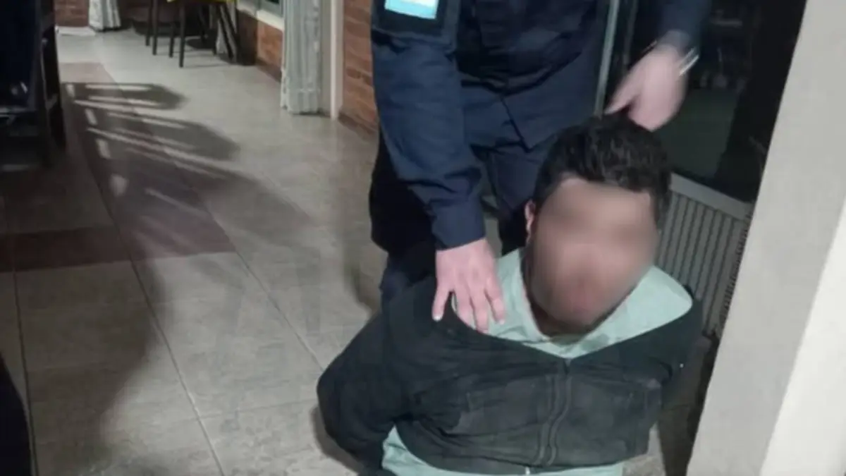 Un hombre ingresó a una casa, fue detenido por los vecinos, golpeado ferozmente, murió en el hospital